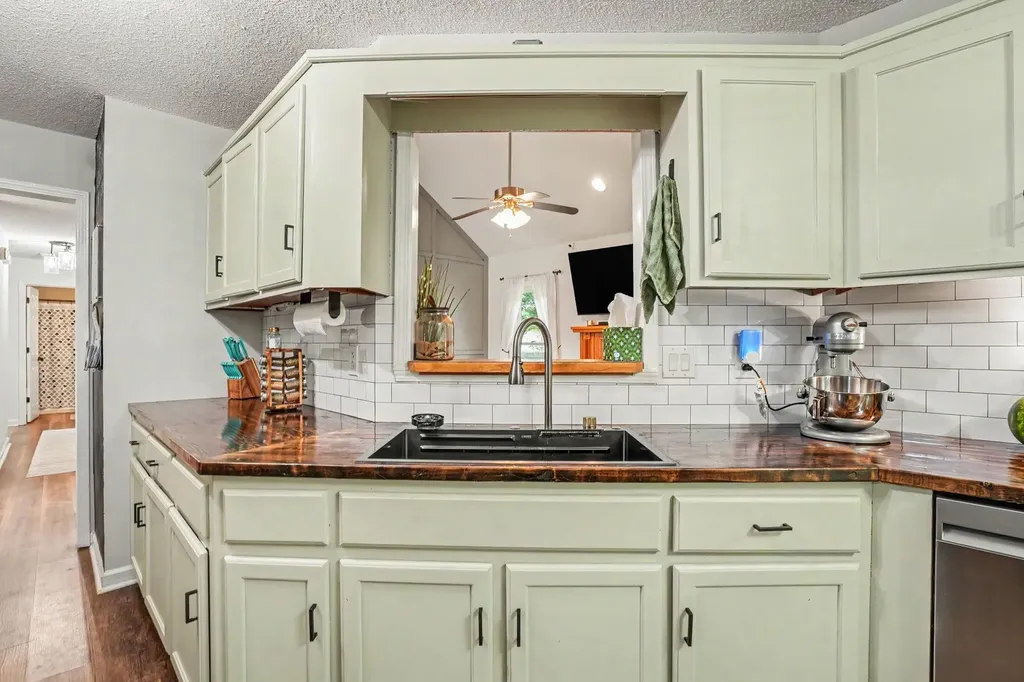 4004 New Grange Circle Clarksville TN 37040