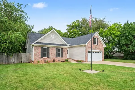 4004 New Grange Circle Clarksville TN 37040