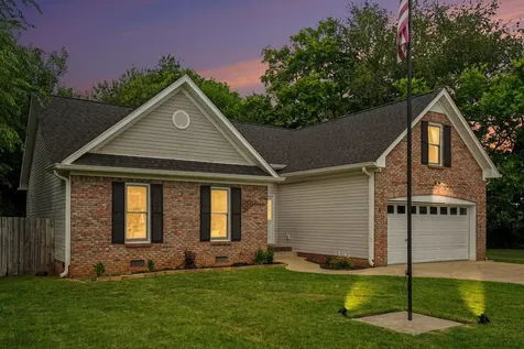 4004 New Grange Circle Clarksville TN 37040