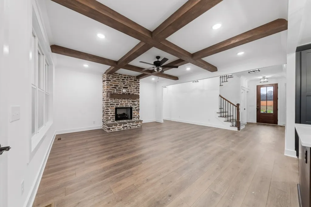1091 Peyton Place Columbia TN 38401