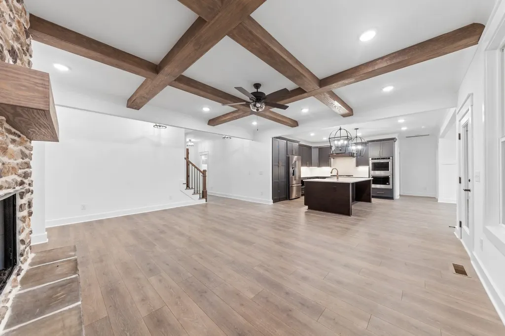 1091 Peyton Place Columbia TN 38401