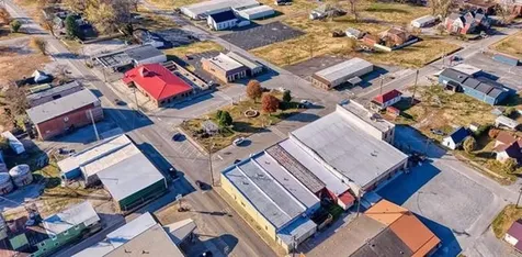110 W Gallatin St, W Adairville KY 42202