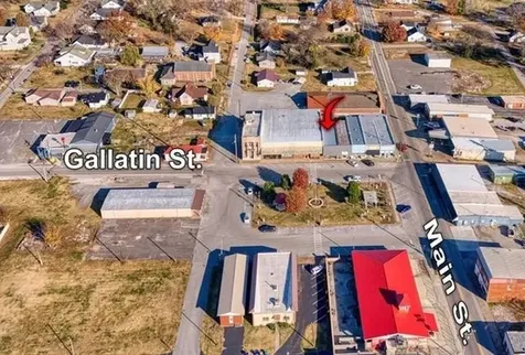 110 W Gallatin St, W Adairville KY 42202