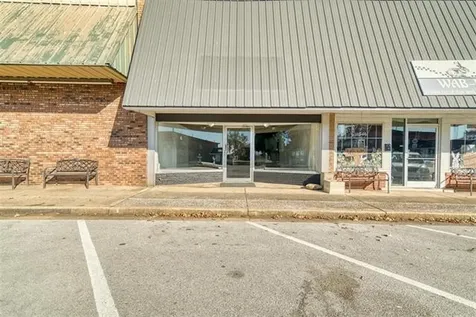 110 W Gallatin St, W Adairville KY 42202