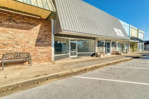 110 W Gallatin St, W Adairville KY 42202