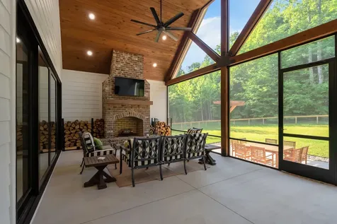 2133 Bear Creek Road Collinwood TN 38450
