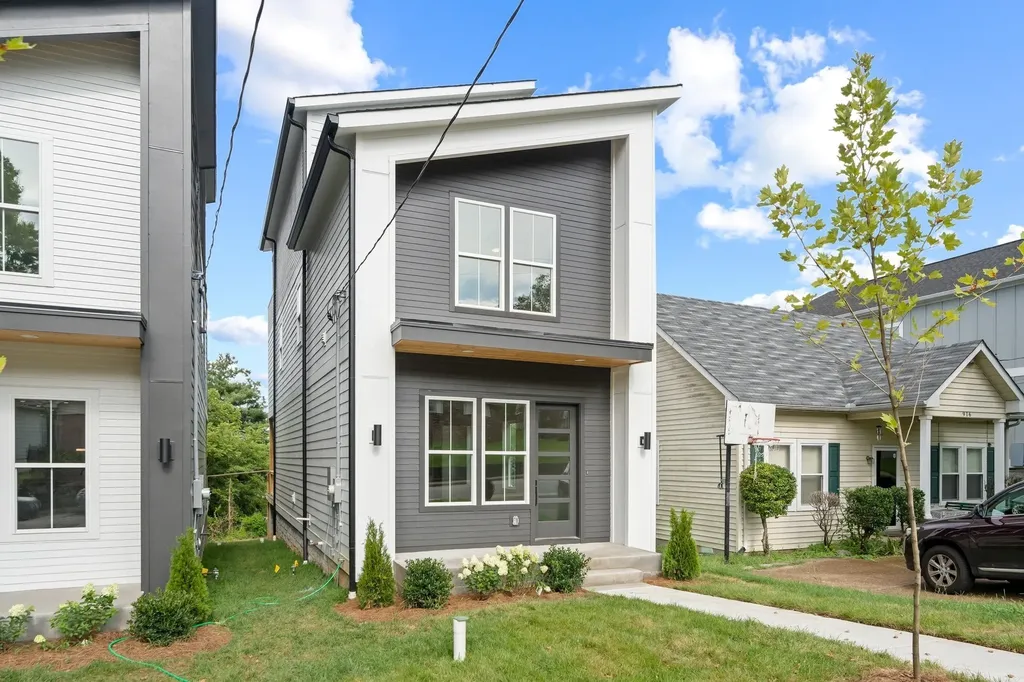 916D 32nd Ave, N Nashville TN 37209