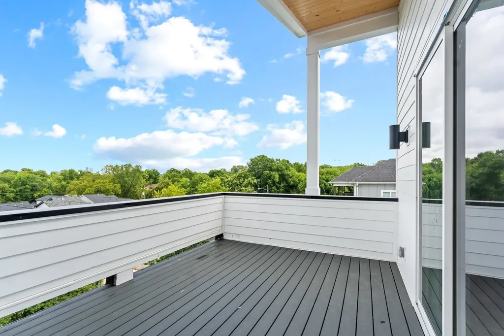 916D 32nd Ave, N Nashville TN 37209
