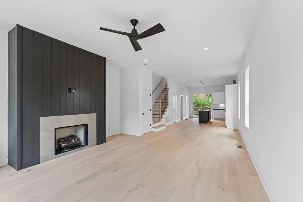 916D 32nd Ave, N Nashville TN 37209