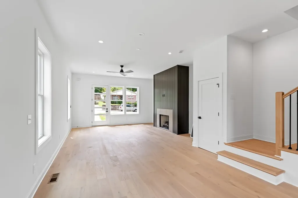 916D 32nd Ave, N Nashville TN 37209
