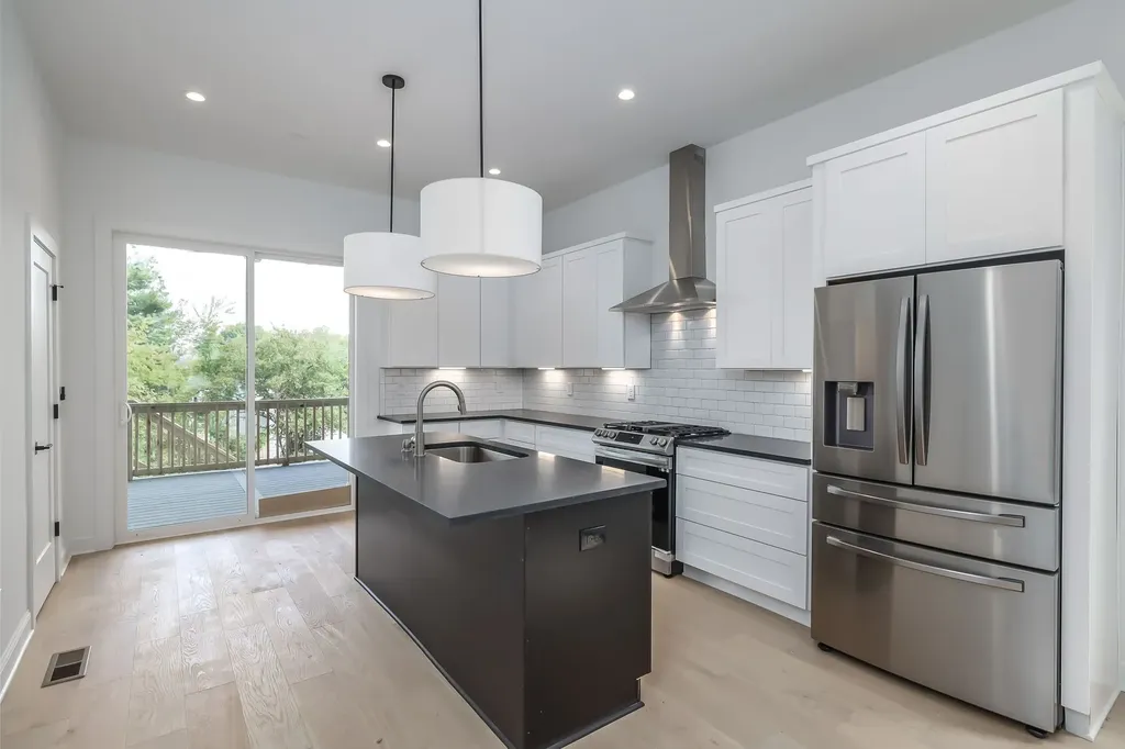 916D 32nd Ave, N Nashville TN 37209