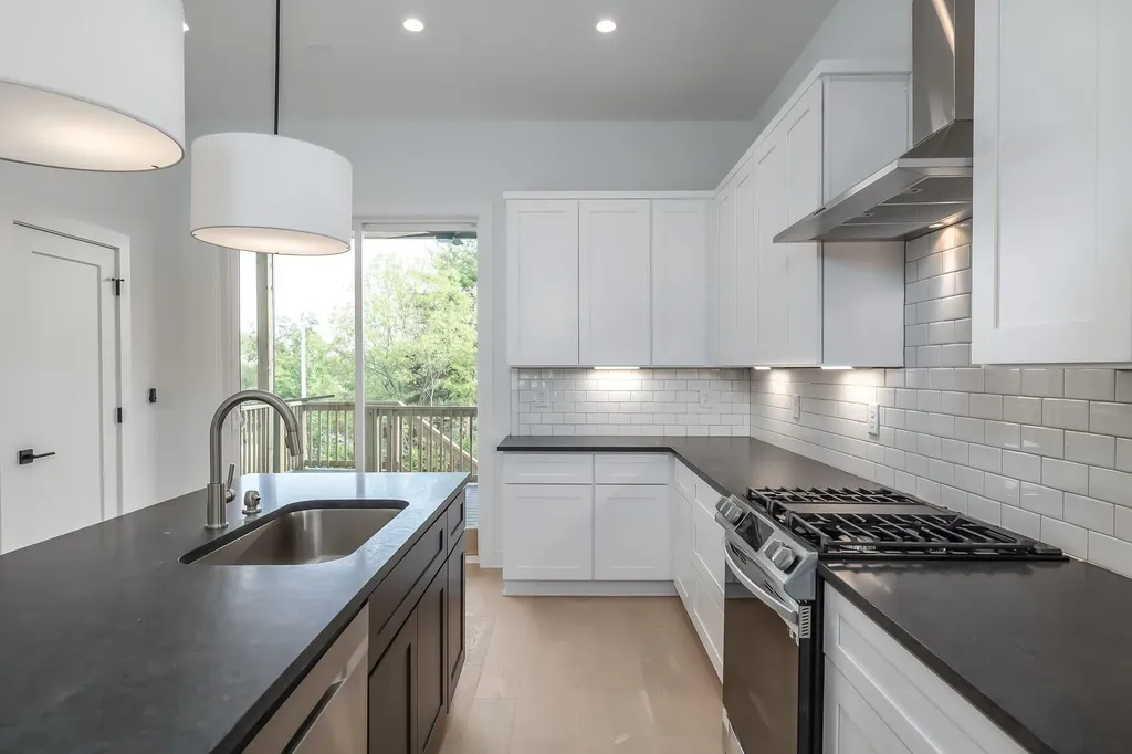 916D 32nd Ave, N Nashville TN 37209