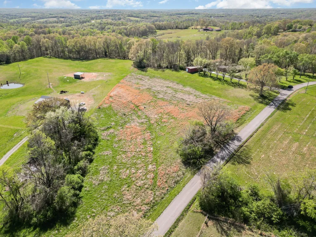 3 Batson Mill Charlotte TN 37036