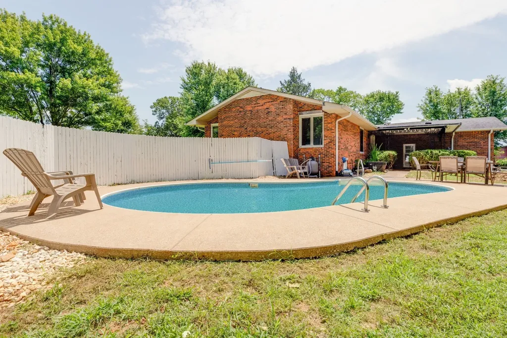 1075 Batson Mill Road Charlotte TN 37036