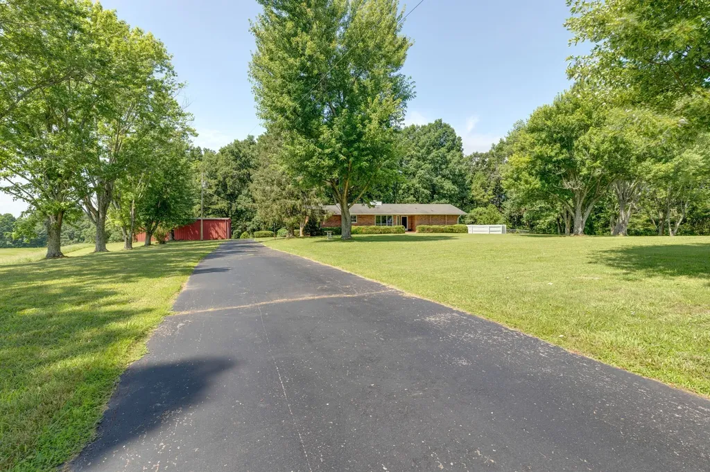 1075 Batson Mill Road Charlotte TN 37036