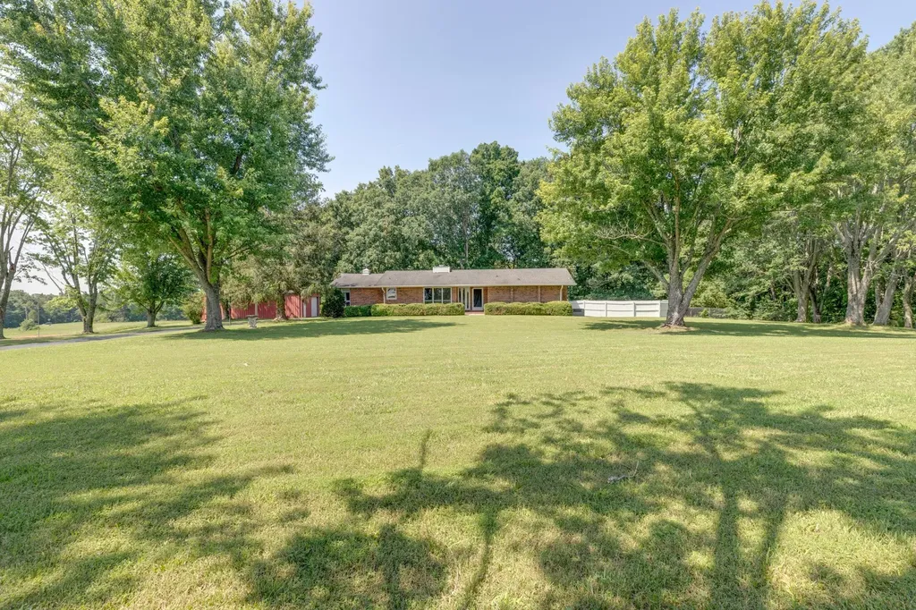 1075 Batson Mill Road Charlotte TN 37036