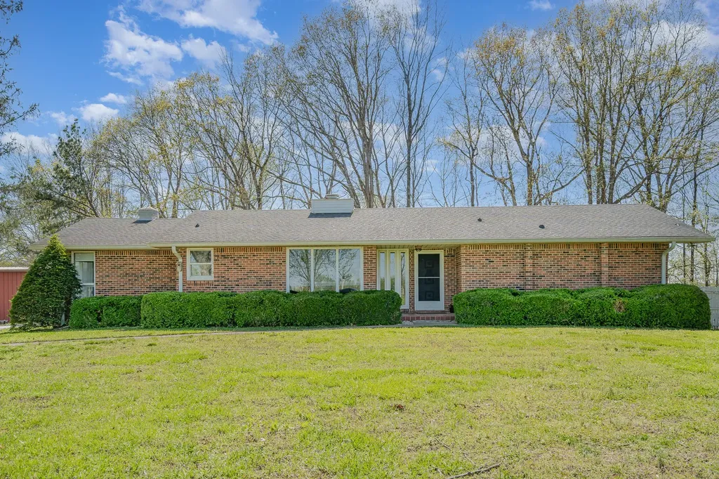 1075 Batson Mill Road Charlotte TN 37036