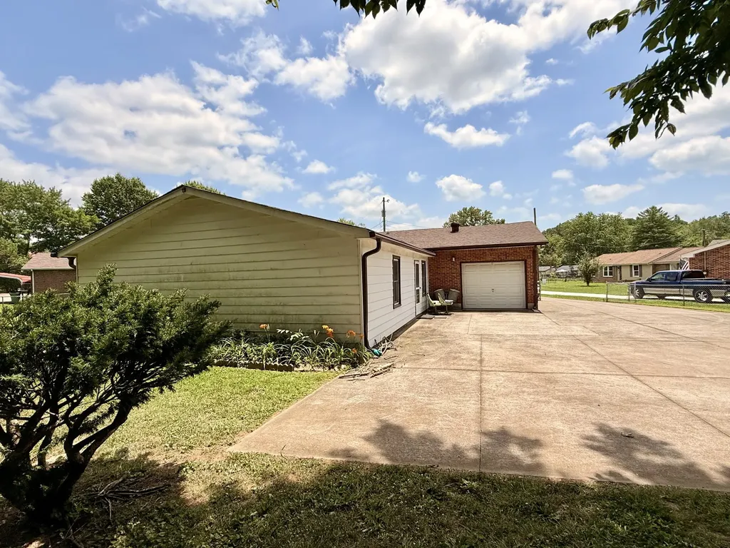 107 Winston Court Clarksville TN 37042