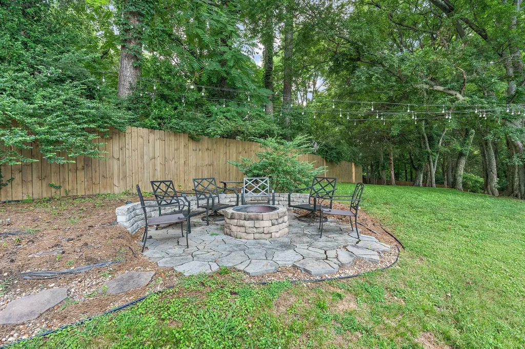 5028 Briarwood Drive Nashville TN 37211