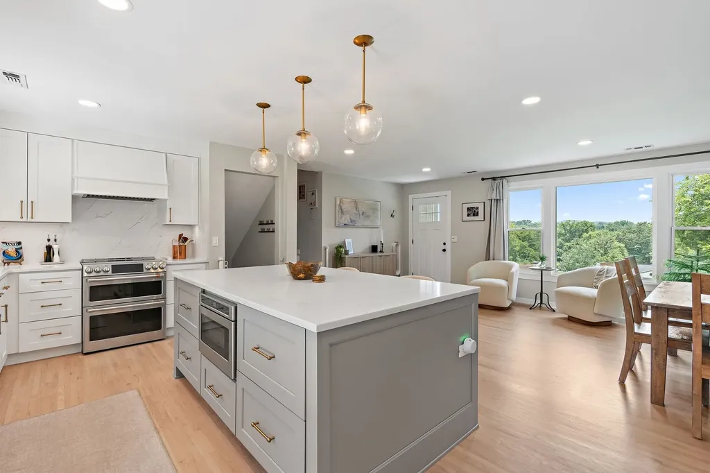 5028 Briarwood Drive Nashville TN 37211