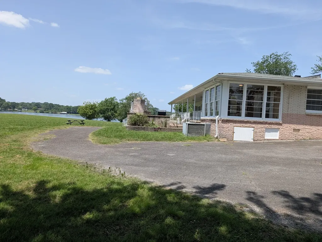 413 Private Drive Hendersonville TN 37075