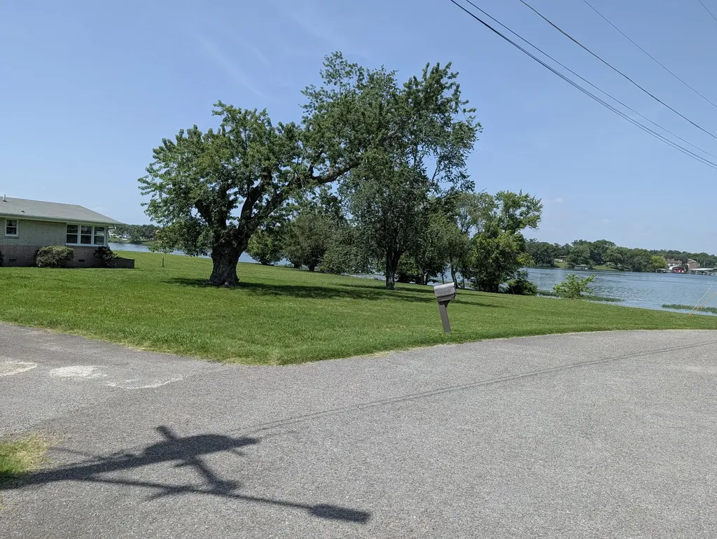 413 Private Drive Hendersonville TN 37075