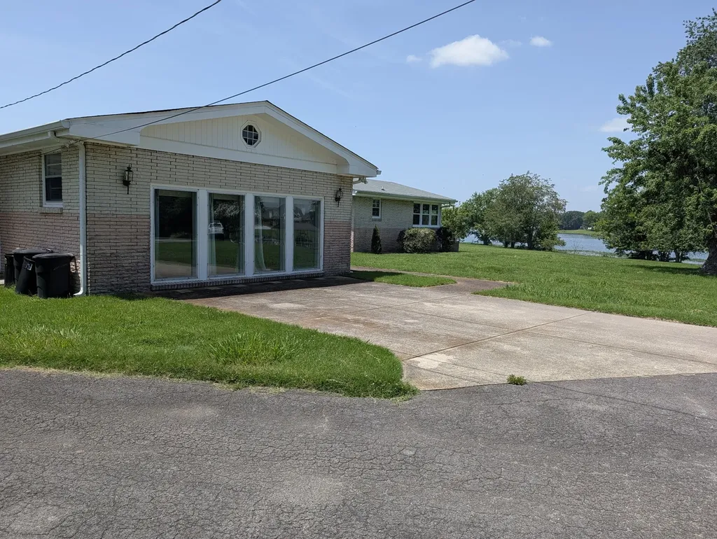 413 Private Drive Hendersonville TN 37075