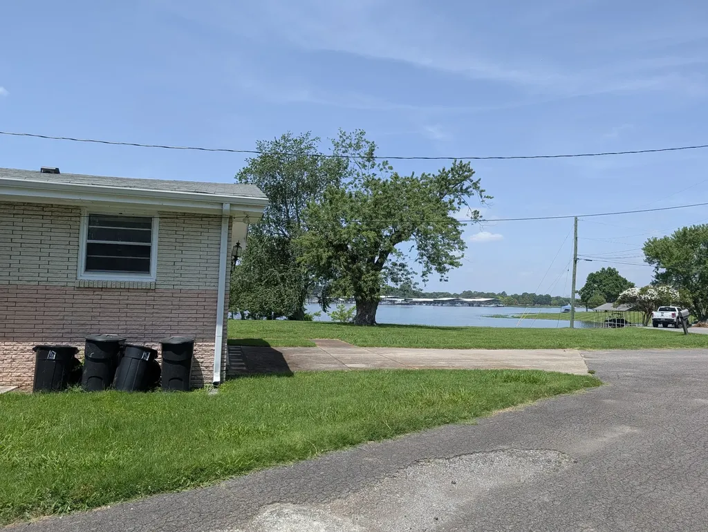 413 Private Drive Hendersonville TN 37075