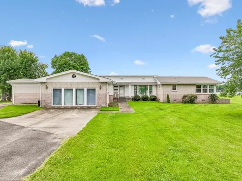 413 Private Drive Hendersonville TN 37075