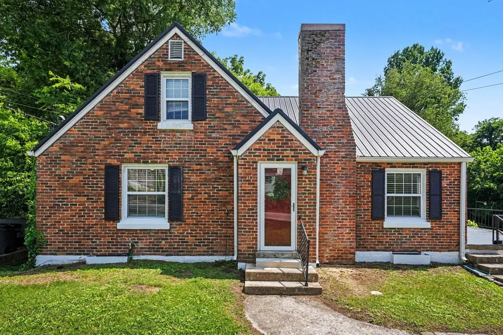 112 8th Avenue Columbia TN 38401