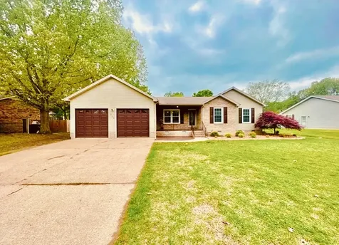 208 Greenwood Drive Paris TN 38242