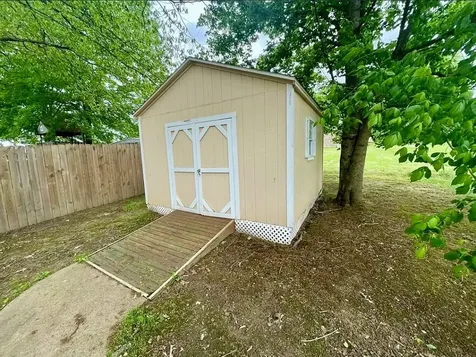 208 Greenwood Drive Paris TN 38242