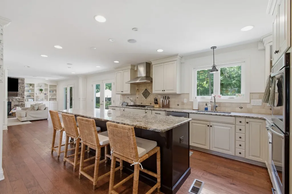 5212 Williamsburg Road Brentwood TN 37027