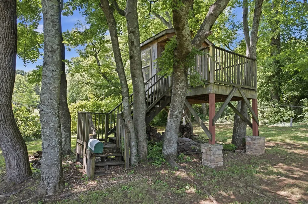 5212 Williamsburg Road Brentwood TN 37027