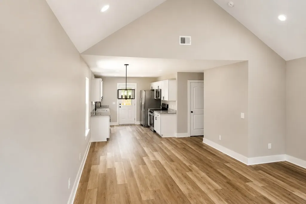124 Corlew Street Charlotte TN 37036