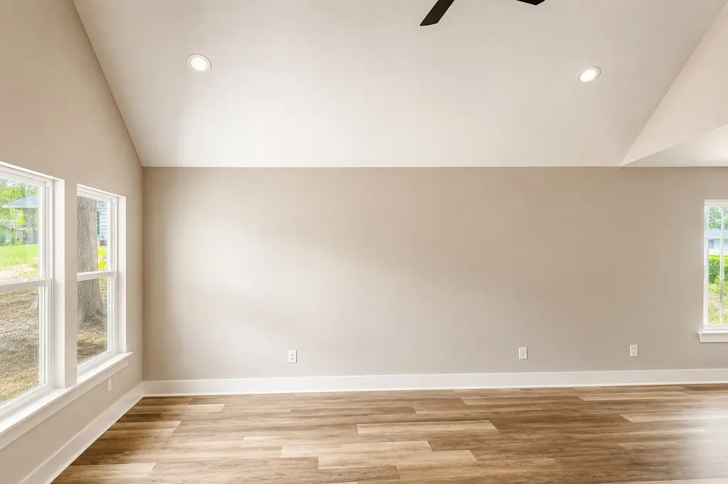 124 Corlew Street Charlotte TN 37036
