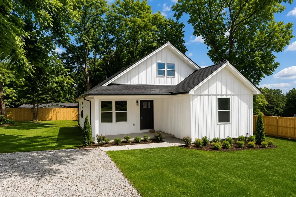 124 Corlew Street Charlotte TN 37036