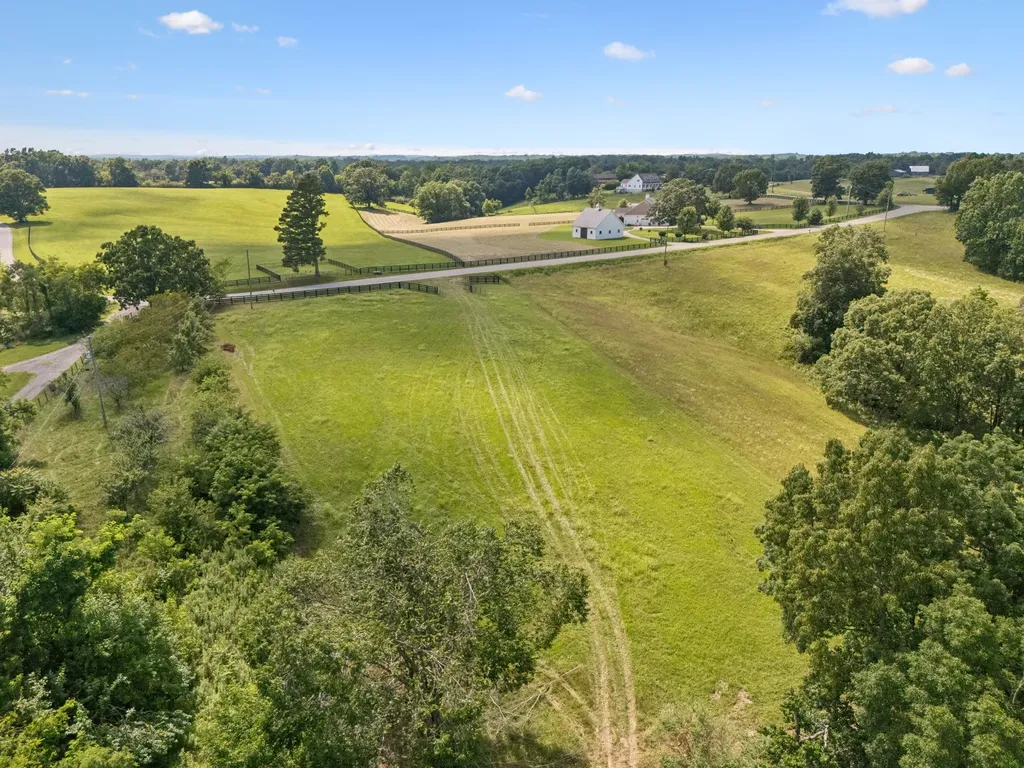 7700 Daugherty Capley Road Bon Aqua TN 37025