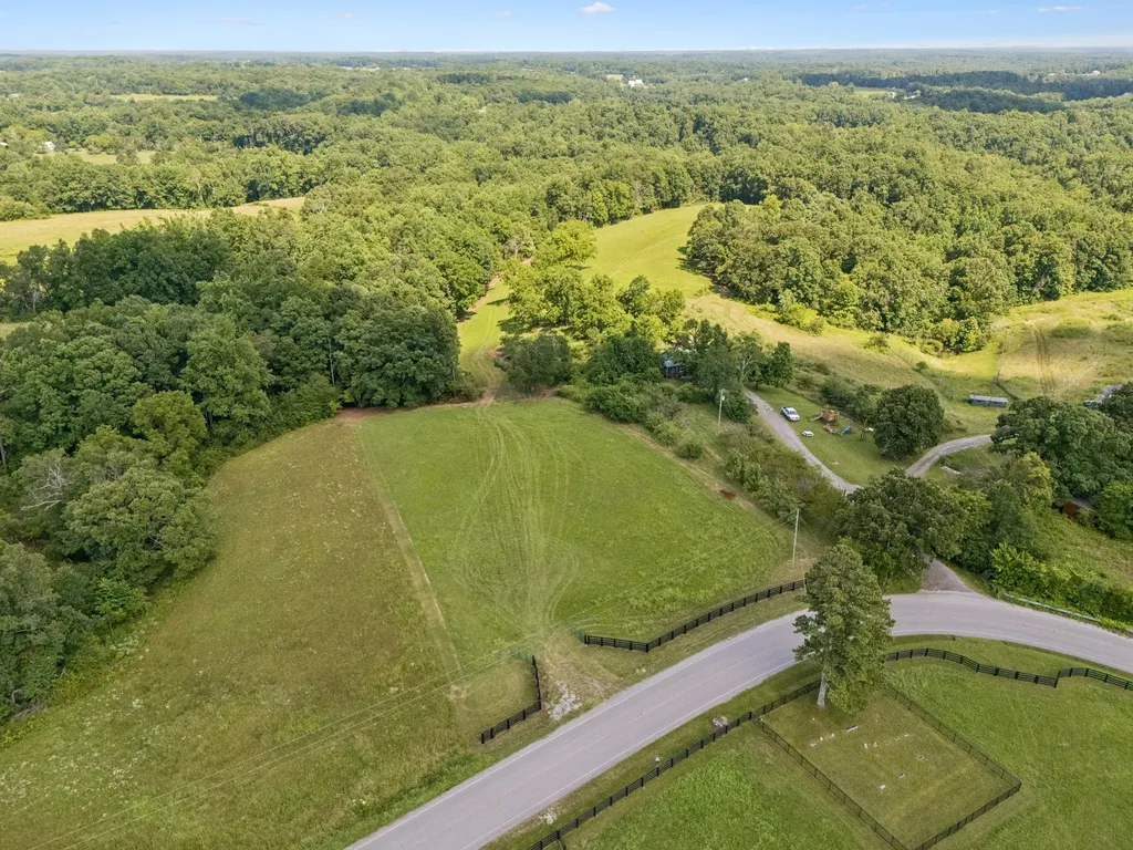 7700 Daugherty Capley Road Bon Aqua TN 37025