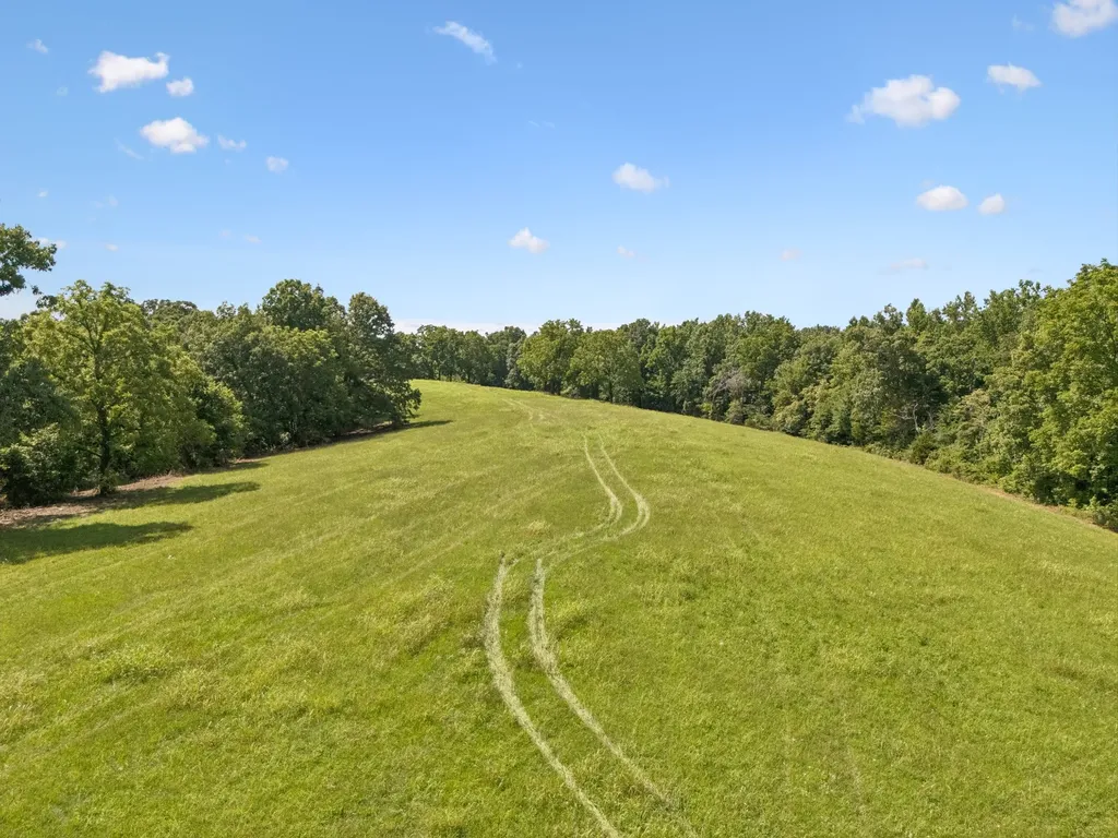 7700 Daugherty Capley Road Bon Aqua TN 37025