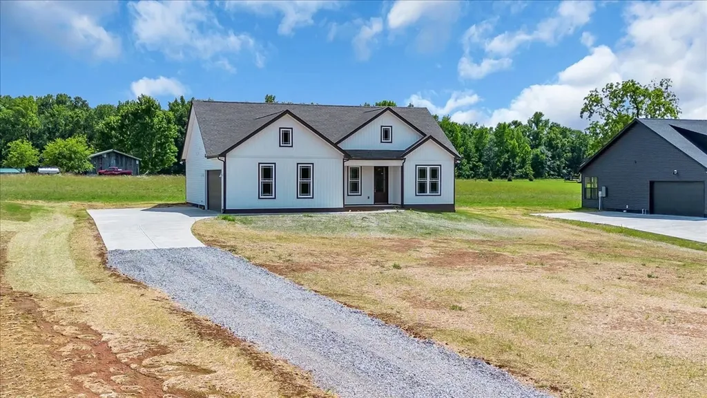 1501 Smartt Station Road Morrison TN 37357