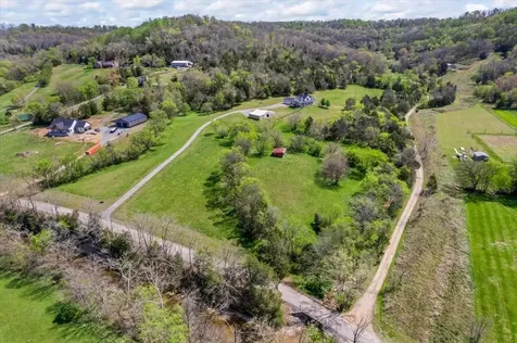 216 Old Wolf Hill Road Bethpage TN 37022