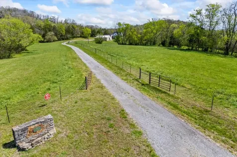 216 Old Wolf Hill Road Bethpage TN 37022