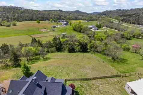 216 Old Wolf Hill Road Bethpage TN 37022