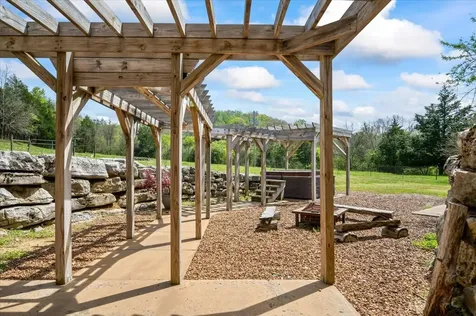 216 Old Wolf Hill Road Bethpage TN 37022