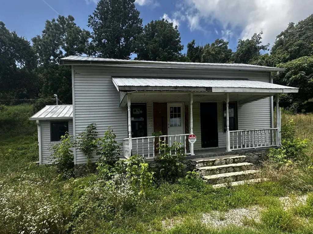 13135 Campbellsville Road Ethridge TN 38456