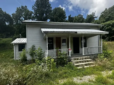 13135 Campbellsville Road Ethridge TN 38456