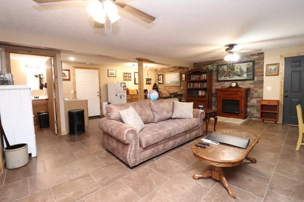 1000 Glasgow Branch Road Hartsville TN 37074