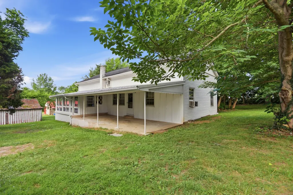 120 Bradley Lane Cottontown TN 37048