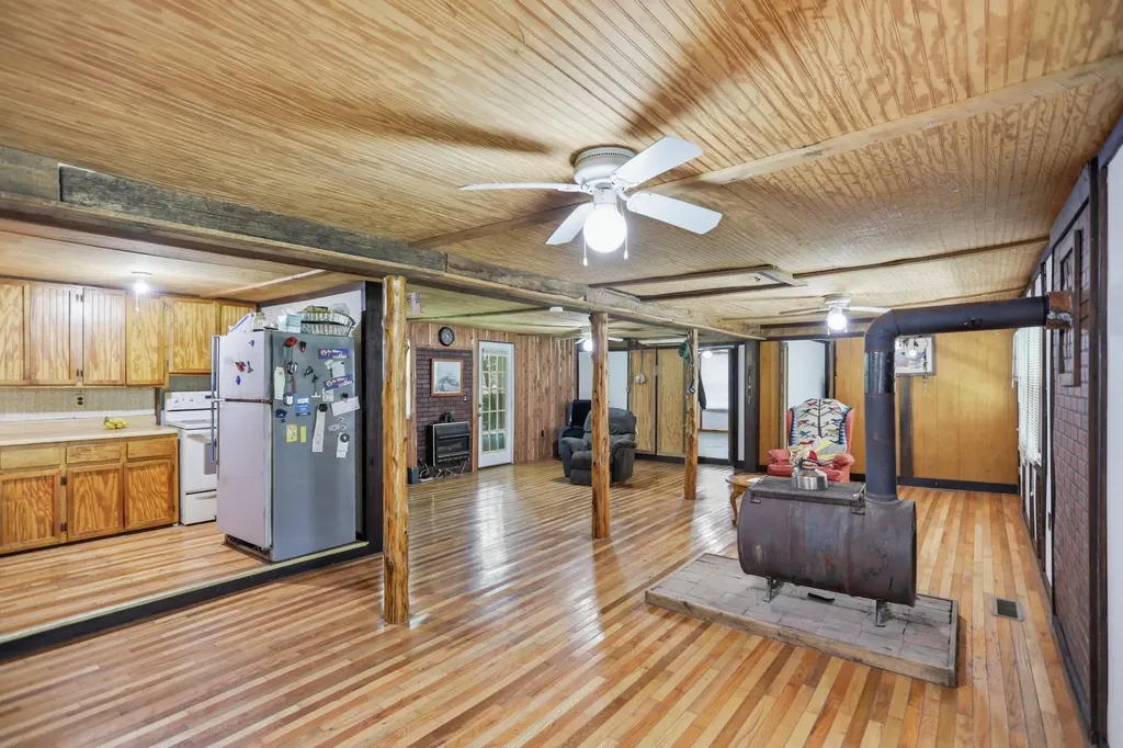 120 Bradley Lane Cottontown TN 37048